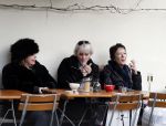 Amsterdam 5 maart 2016
Stacey Rookhuizen op terras met twee dames