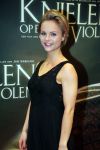 Amsterdam 22 februari 2016
Premiere Knielen op een Bed Violen in Tuschinski , Noortje Herlaar en partner Barry Atsma spelen de hoofdrol. Stijn Franken en Barbara Sloesen