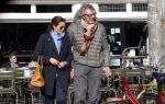 Amsterdam 9 maart 2016
Ursul de Geer kussend met zijn vriendin op het terras van cafe Wildschut.