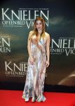 Amsterdam 22 februari 2016
Premiere Knielen op een Bed Violen in Tuschinski , Noortje Herlaar en partner Barry Atsma spelen de hoofdrol. Victoria Koblenko