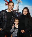 Amsterdam 14 februari 2016
Premiere Robinson Crusoe in pathe arena. Yesser met zoon en zwangere vrouw