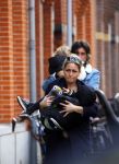 Amsterdam 5 maart 2016 
Zangerses Do Dominique v Hulst met haar man Mark en hun kinderen