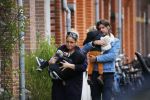Amsterdam 5 maart 2016 
Zangerses Do Dominique v Hulst met haar man Mark en hun kinderen