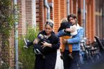 Amsterdam 5 maart 2016 
Zangerses Do Dominique v Hulst met haar man Mark en hun kinderen