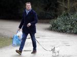 Amsterdam 3 februari 2017 
Albert Verlinde wandelend met zijn hond in het vondelpark nadat hij boodschappen heeft gedaan.