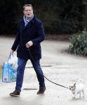 Amsterdam 3 februari 2017 
Albert Verlinde wandelend met zijn hond in het vondelpark nadat hij boodschappen heeft gedaan.