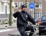 Amsterdam 3 februari 2017 
Oud bokser Alex Blanchard op de fiets