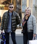 Amsterdam 14 februari 2017
Caroline Tensen aan het winkelen met zoon Bob Wisse op de pc hooftstraat