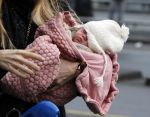 Schiphol 17 februari 2017 
Xander en Sophie de Buisonje komen met hun dochter Cela Lynn en zoon Dex aan op schiphol. Beide ouders familie en Sem v Dijk wachten ze op . Ook de hond is meegekomen.