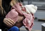 Schiphol 17 februari 2017 
Xander en Sophie de Buisonje komen met hun dochter Cela Lynn en zoon Dex aan op schiphol. Beide ouders familie en Sem v Dijk wachten ze op . Ook de hond is meegekomen.