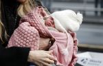 Schiphol 17 februari 2017 
Xander en Sophie de Buisonje komen met hun dochter Cela Lynn en zoon Dex aan op schiphol. Beide ouders familie en Sem v Dijk wachten ze op . Ook de hond is meegekomen.