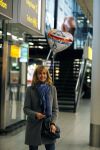 Schiphol 17 februari 2017
Daphne Deckers haalt haar dochter Emma op op schiphol . Emma komt een paar dagen over vanuit Los Angeles.