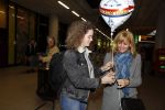 Schiphol 17 februari 2017
Daphne Deckers haalt haar dochter Emma op op schiphol . Emma komt een paar dagen over vanuit Los Angeles.
