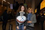 Schiphol 17 februari 2017
Daphne Deckers haalt haar dochter Emma op op schiphol . Emma komt een paar dagen over vanuit Los Angeles.