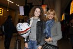 Schiphol 17 februari 2017
Daphne Deckers haalt haar dochter Emma op op schiphol . Emma komt een paar dagen over vanuit Los Angeles.