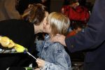 Schiphol 17 februari 2017 
Xander en Sophie de Buisonje komen met hun dochter Cela Lynn en zoon Dex aan op schiphol. Beide ouders familie en Sem v Dijk wachten ze op . Ook de hond is meegekomen.