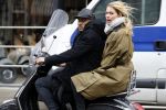 Amsterdam 7 februari 2017 
Doutzen Kroes en Sunnery james op hun vespa scooter