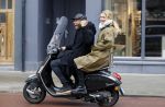 Amsterdam 7 februari 2017 
Doutzen Kroes en Sunnery james op hun vespa scooter