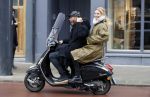 Amsterdam 7 februari 2017 
Doutzen Kroes en Sunnery james op hun vespa scooter