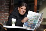 Amsterdam 3 februari 2017 
Frank masmeijer leest krant op terras bij starbucks