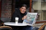 Amsterdam 3 februari 2017 
Frank masmeijer leest krant op terras bij starbucks