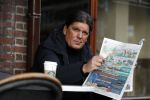 Amsterdam 3 februari 2017 
Frank masmeijer leest krant op terras bij starbucks
