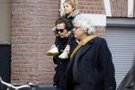 Amsterdam 15 december 2017
Hans Teeuwen en zijn vriendin Eva met  dochter Nika.