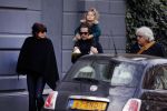 Amsterdam 15 december 2017
Hans Teeuwen en zijn vriendin Eva met  dochter Nika.