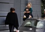 Amsterdam 15 december 2017
Hans Teeuwen en zijn vriendin Eva met  dochter Nika.