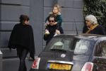 Amsterdam 15 december 2017
Hans Teeuwen en zijn vriendin Eva met  dochter Nika.