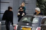 Amsterdam 15 december 2017
Hans Teeuwen en zijn vriendin Eva met  dochter Nika.