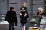 Amsterdam 15 december 2017
Hans Teeuwen en zijn vriendin Eva met  dochter Nika.