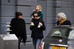 Amsterdam 15 december 2017
Hans Teeuwen en zijn vriendin Eva met  dochter Nika.