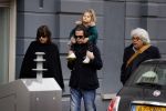 Amsterdam 15 december 2017
Hans Teeuwen en zijn vriendin Eva met  dochter Nika.