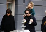 Amsterdam 15 december 2017
Hans Teeuwen en zijn vriendin Eva met  dochter Nika.