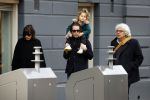 Amsterdam 15 december 2017
Hans Teeuwen en zijn vriendin Eva met  dochter Nika.