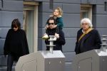 Amsterdam 15 december 2017
Hans Teeuwen en zijn vriendin Eva met  dochter Nika.