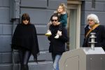 Amsterdam 15 december 2017
Hans Teeuwen en zijn vriendin Eva met  dochter Nika.