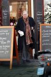 Amsterdam 13 februari 2017 
Huub Oosterhuis doet boodschappen