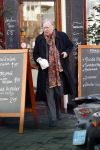 Amsterdam 13 februari 2017 
Huub Oosterhuis doet boodschappen