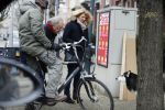Amsterdam 9 februari 2017
Jan en Babette Cremer op straat in amsterdam zuid