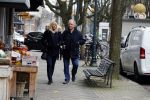 Amsterdam 9 februari 2017
Jan en Babette Cremer op straat in amsterdam zuid