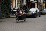 Amsterdam 6 februari 2017 
Johnny heitinga met zijn kinderen Jezebel en Lennos in de bakfiets.