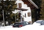 Lech zurs 26 februari 2017
Diverse plekken waar de koninklijke familie regelmatig komt / kwam of verblijft. In dit Chalet met beveiligingscamera's verblijven Koning Willem Alexnder Koningin Maxima en hun kinderen