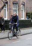 Amsterdam 16 februari 2017 
Matthijs v Nieuwkerk op de fiets in Amsterdam zuid.