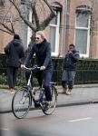 Amsterdam 16 februari 2017 
Matthijs v Nieuwkerk op de fiets in Amsterdam zuid.