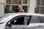 Lijnden Hoofddorp 10 februari 2017
Patricia Paay en haar man Robbert Hinfelaar gaan aangifte doen op het politieburo vanwege sekstape.