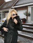 Lijnden Hoofddorp 10 februari 2017
Patricia Paay en haar man Robbert Hinfelaar gaan aangifte doen op het politieburo vanwege sekstape.