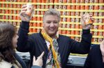 Amsterdam 6 februari 2017
Rene Froger krijgt van honig 150.000 potjes voor de voedselbank.