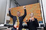 Amsterdam 6 februari 2017
Rene Froger krijgt van honig 150.000 potjes voor de voedselbank.